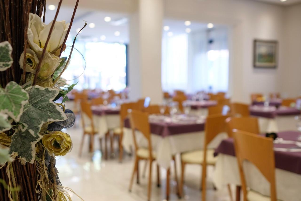 Hotel Astra Riccione Eksteriør billede