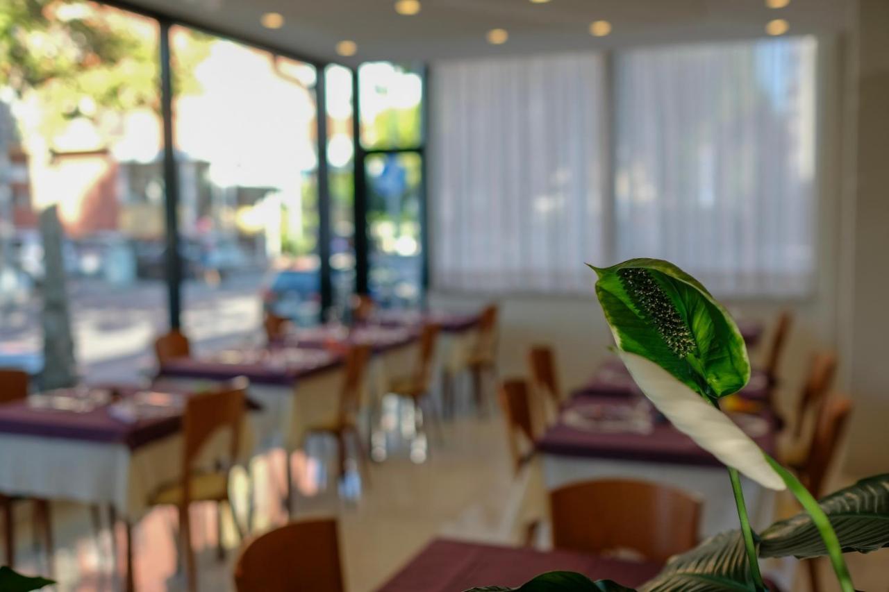 Hotel Astra Riccione Eksteriør billede