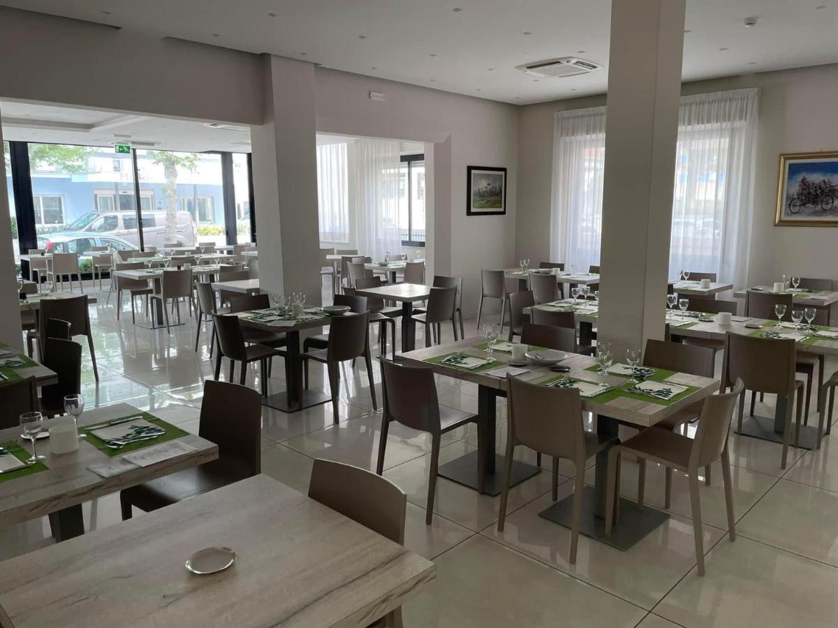 Hotel Astra Riccione Eksteriør billede