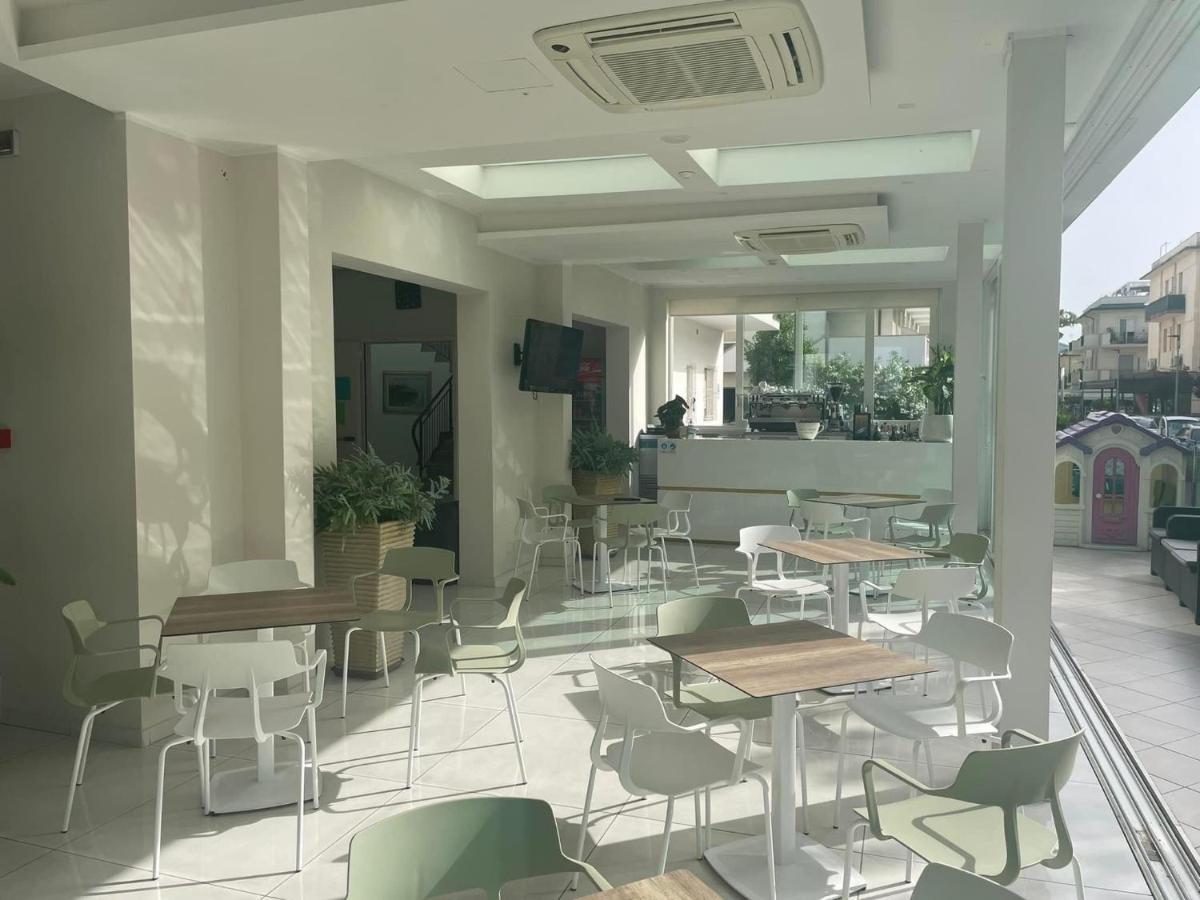 Hotel Astra Riccione Eksteriør billede